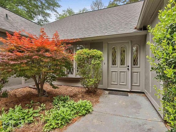 5th image of 402 Sandown Dr