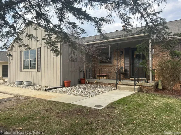 12047 Shenandoah Dr #2, South Lyon, MI 48178