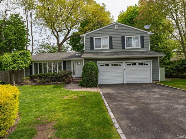 17 Lodge Lane, Miller Place, NY 11764