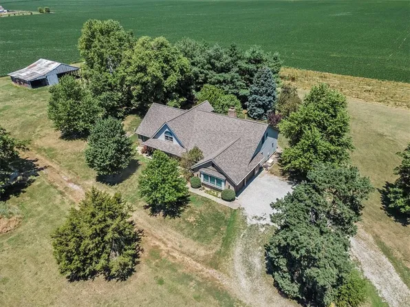 2103 N 1700 East Rd, Stonington, IL 62567