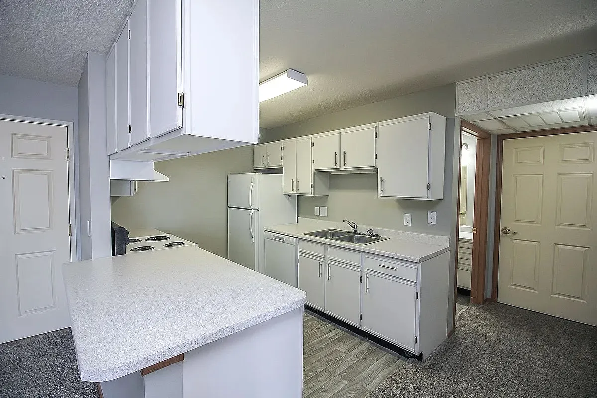 Pinehurst Apartments — Photo 1