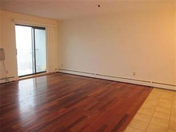 3rd image of 80 Newbury Ave APT 21
