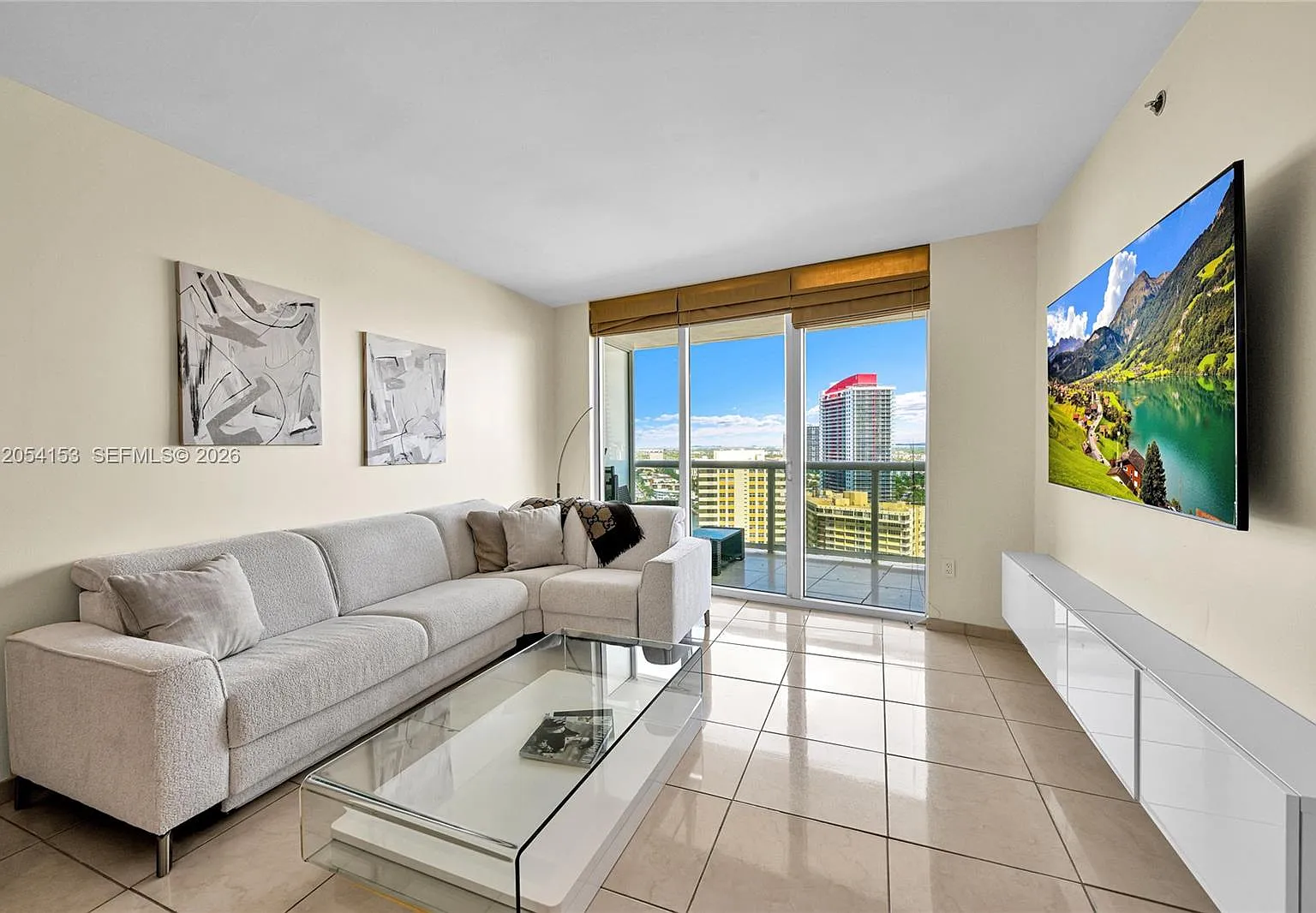 Beach Club Condo — Photo 2