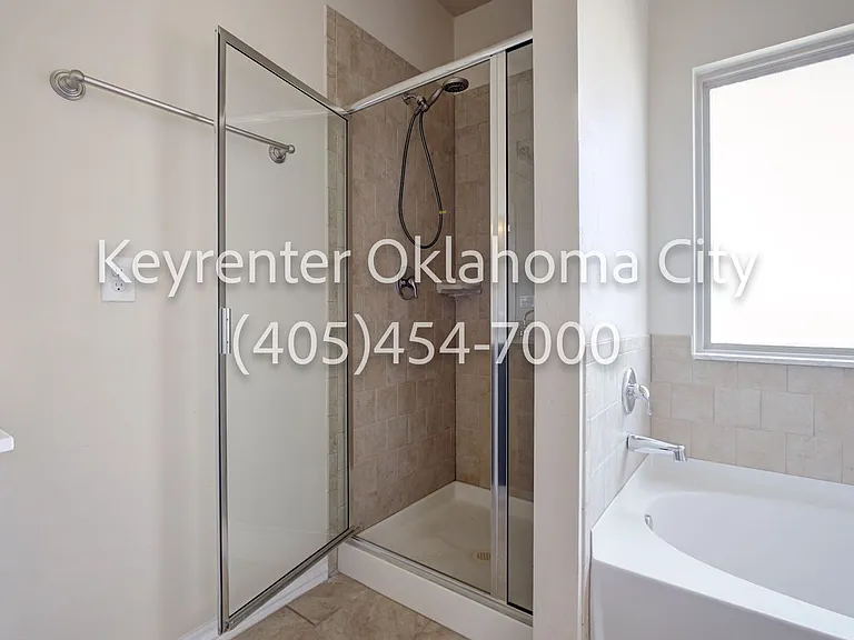 2409 Rosa Cir — Photo 32