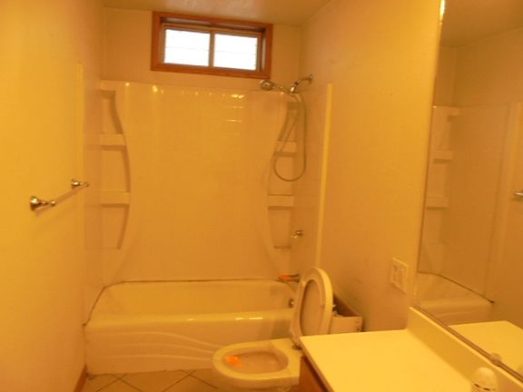 4th image of 2815 Davenport St