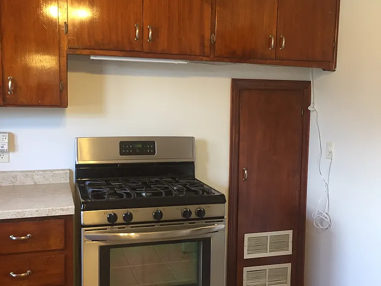 2634 N Clarence Ave — Photo 15