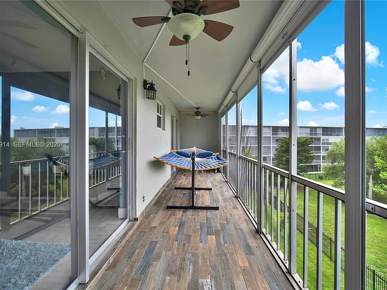 950 Hillcrest Dr #414 — Photo 25