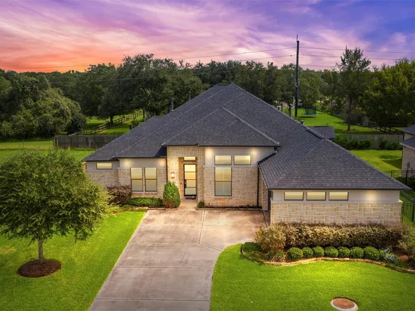 32711 Warbler Ct, Weston Lakes, TX 77441