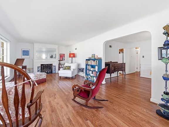 4th image of 308 Royal Ave