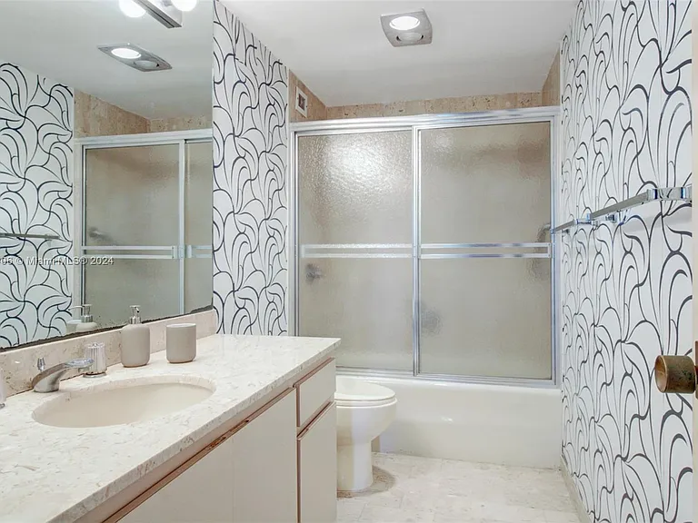 1800 NE 114th St #2308 — Photo 9