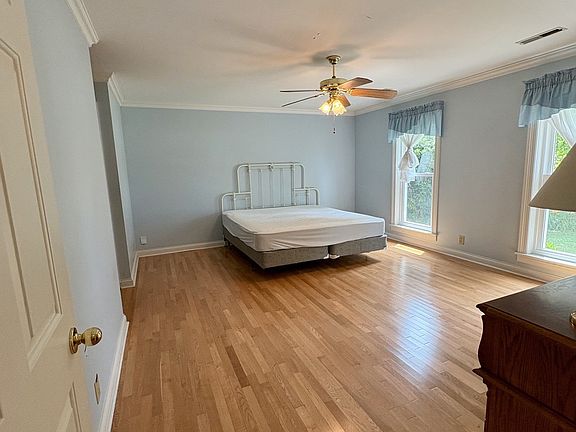 5th image of 228 Cambridge Pl