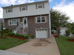 1 Sterling Ct, Perth Amboy, NJ 08861