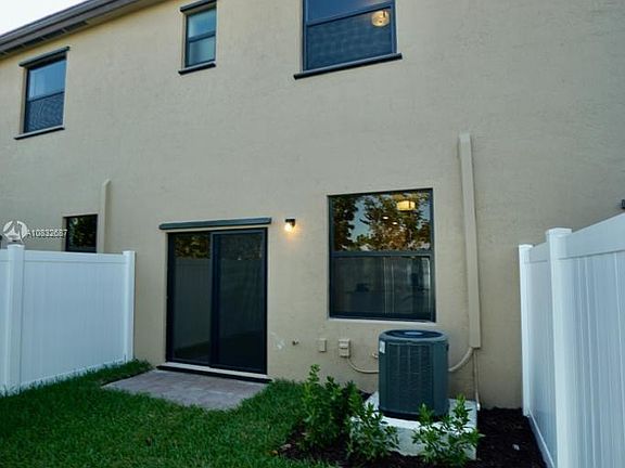 4th image of 10657 W 32nd Ln #10657