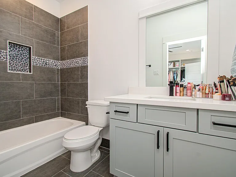 8325 Springwood Creek Ln — Photo 28