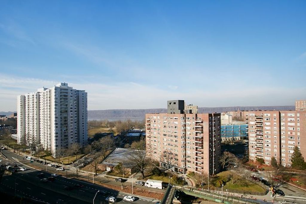 4 Bed 2 Bath Property, New York • 1,700 Sq Ft