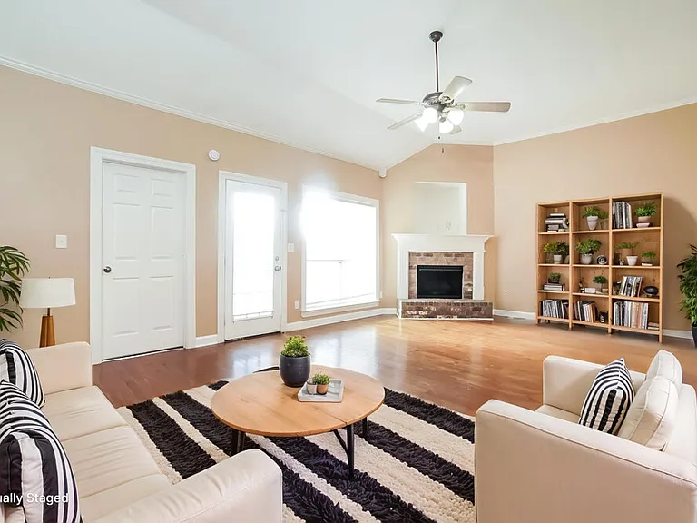2733 Graystone Dr — Photo 5