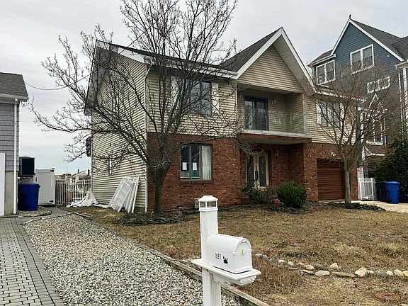 3rd image of 1893 Lookout Dr