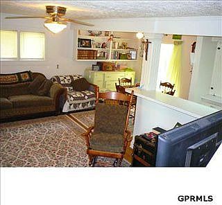 4th image of 4517 Seward St