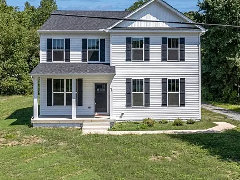 7 Limox Ln — Photo 1