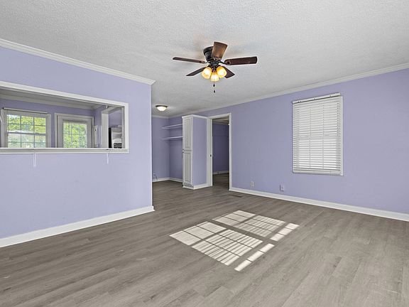4th image of 260 Lewis St