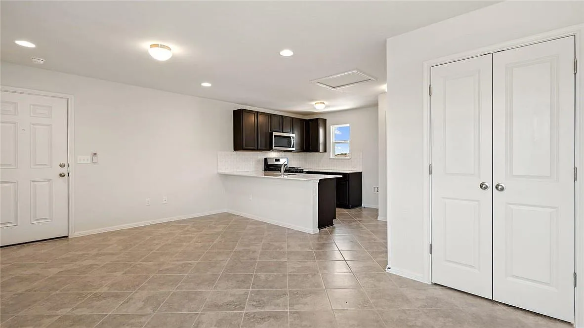 1 bed, 1.0 bath, 440 sqft, $1,350 — Photo 3