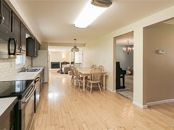 5th image of 49 Edgewood Dr