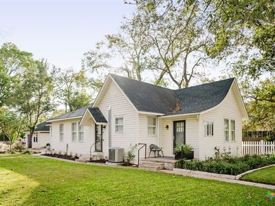 213 W Broadway St, Cuero, TX, 77954