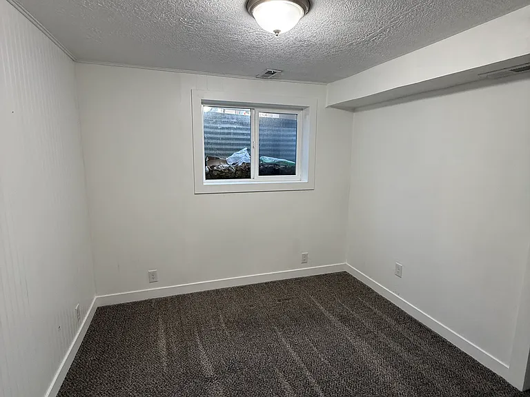 7487 S 2200 W — Photo 11