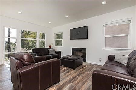 4th image of 1901 Hill Dr