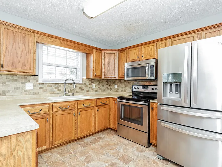 3128 Hardwood Dr — Photo 7
