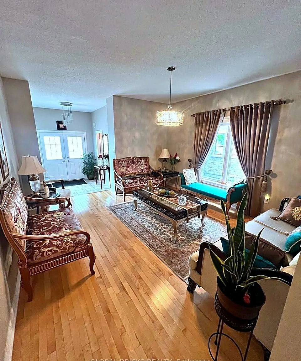4 bed, $3,600 — Photo 2