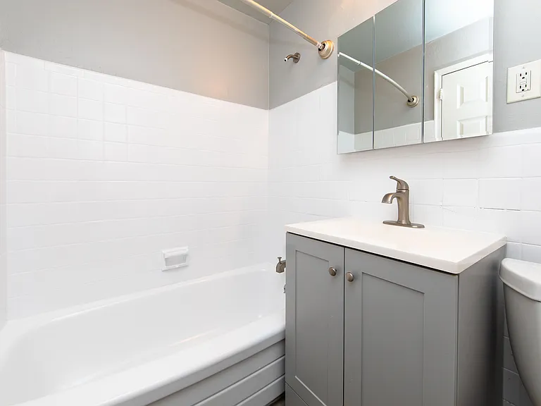 Cameron Apartments — Photo 14