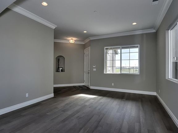 3rd image of 663 Saint James Dr