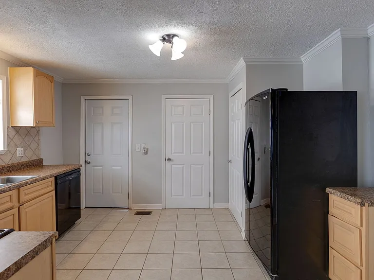 2412 Chapel Ave — Photo 11