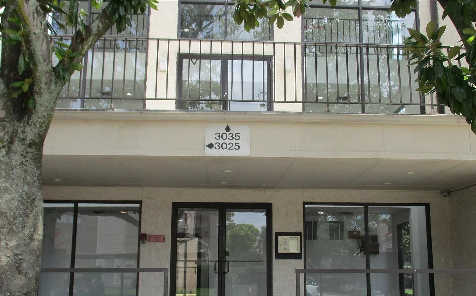 2 bed, 1.5 bath, 950 sqft, $1,345 — Photo 2