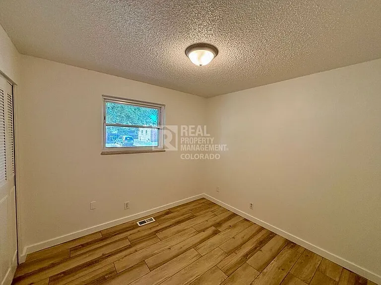 2043 E 116th Pl — Photo 7
