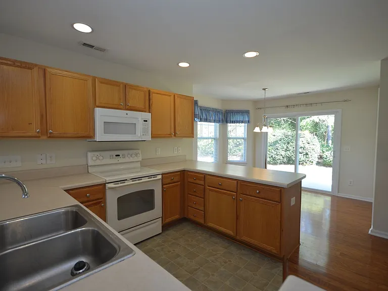 3615 Bison Hill Ln — Photo 9