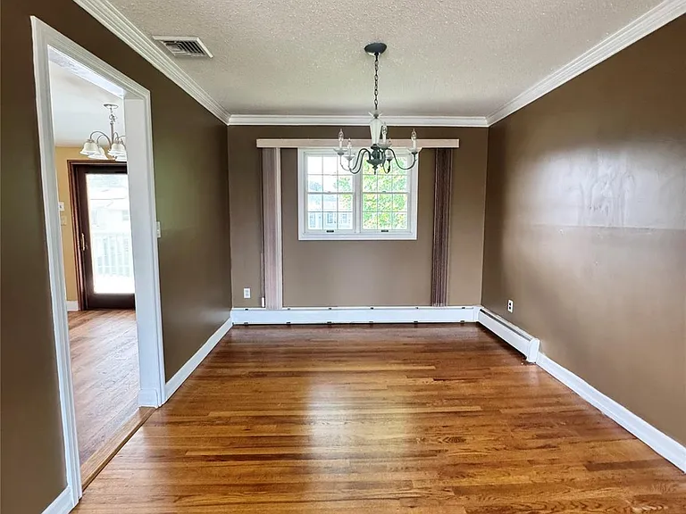 255 Brookside Ct — Photo 3