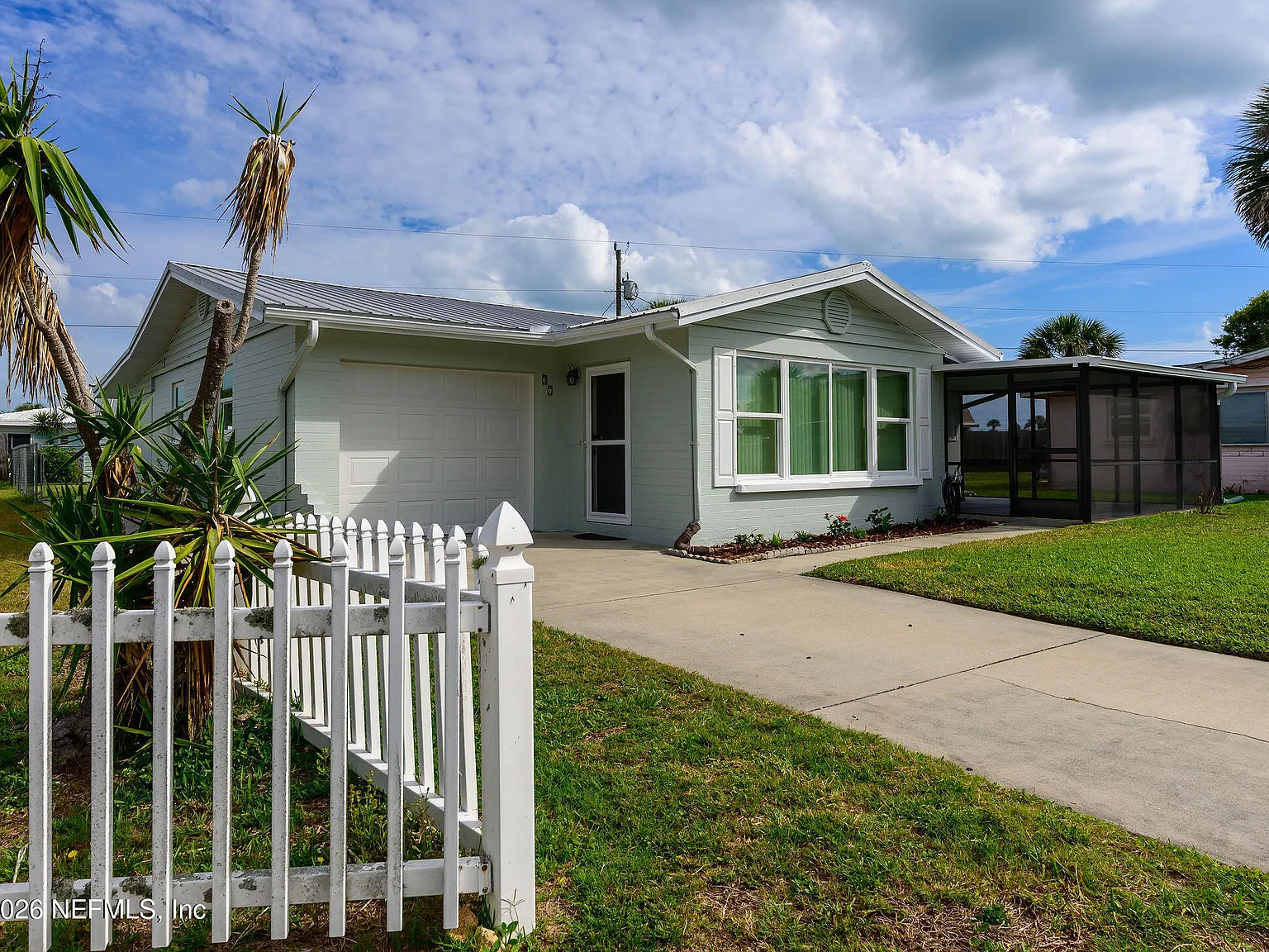 2 bed, 1.5 bath, 1237 sqft, $2,300 — Photo 2
