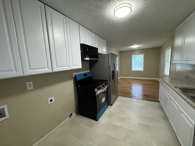 5104 Palmetto Ln — Photo 8