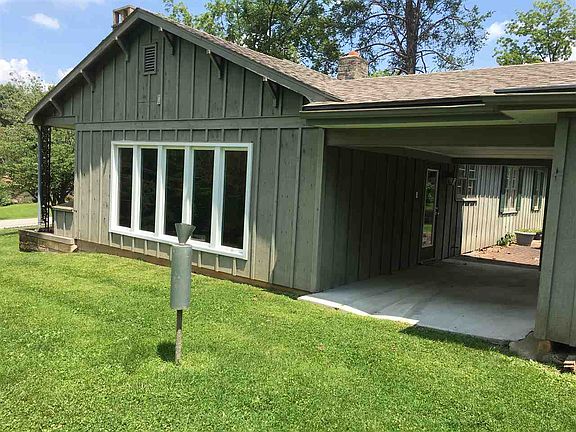 5th image of 710 E Evergreen Dr