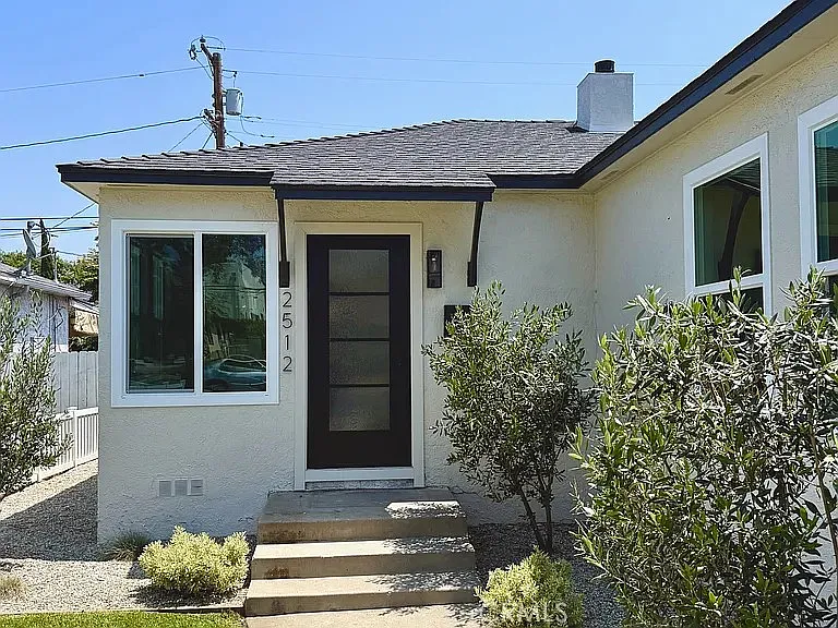 2 bed, 768 sqft, $3,400 — Photo 2