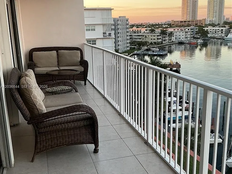 400 Golden Isles Dr #55 — Photo 4
