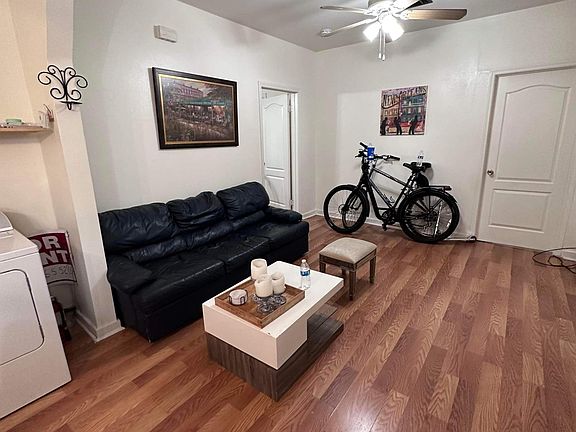 4th image of 202 S Lopez St