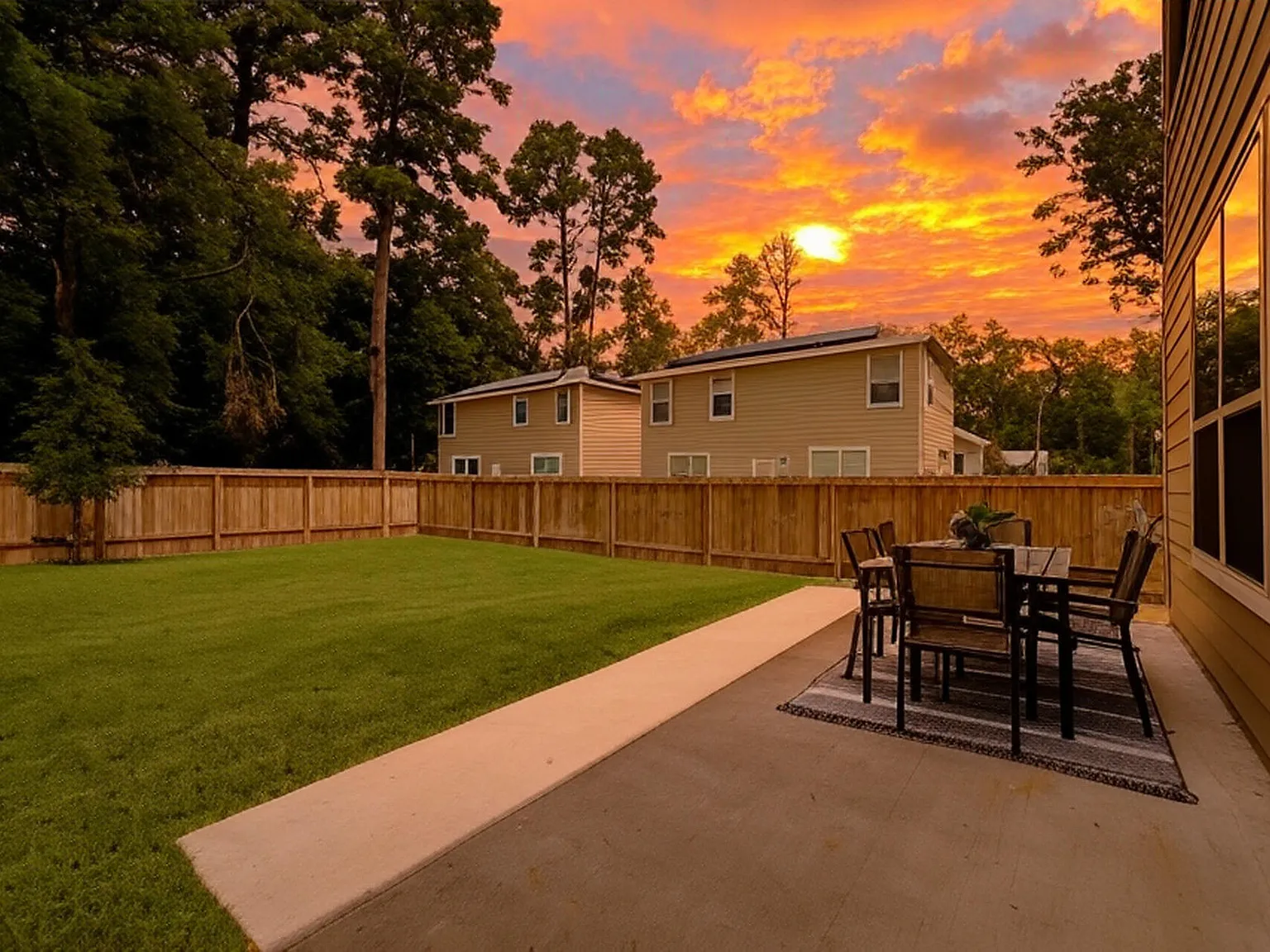 4 bed, $4,000 — Photo 2