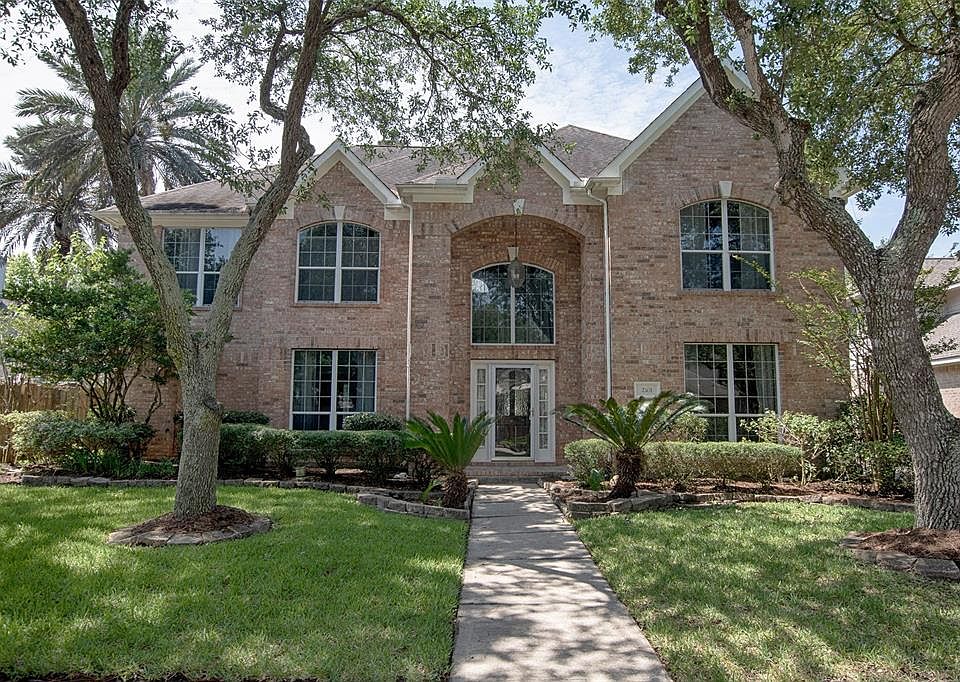 1st image of 2101 Crescent Coral Dr
