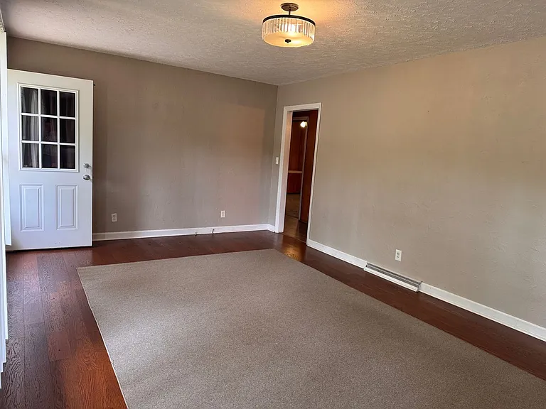 453 Foster St — Photo 3
