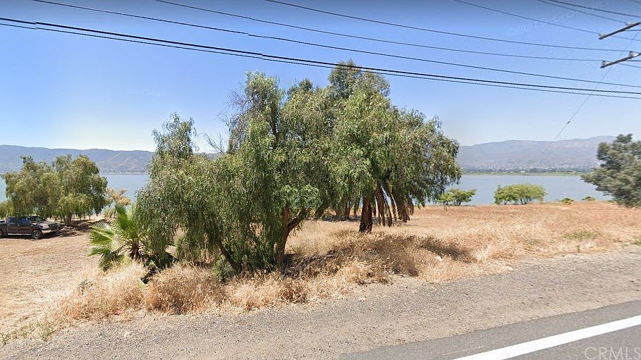 1st image of 15 Lakeshore Dr