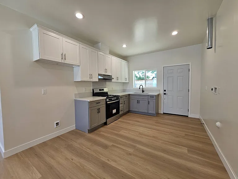 11821 Pipeline Ave #1 — Photo 8