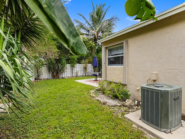 13945 Langley Pl — Photo 40